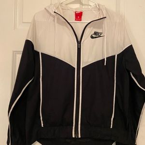 Women’s Zip Up Nike Windbreaker